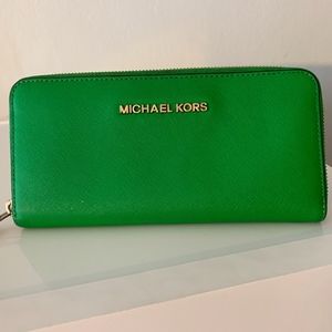 Michael Kors Jetset Continental Zip-around Wallet